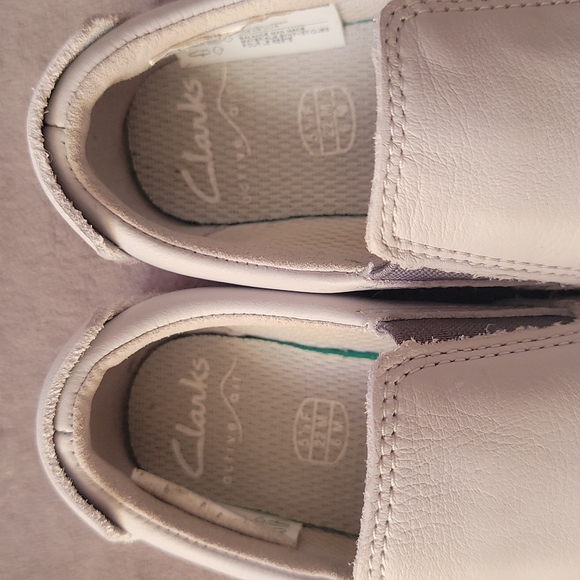 Clark's Leather Grey Toddler Slip on sneakers Sz 6 - Picture 10 of 11